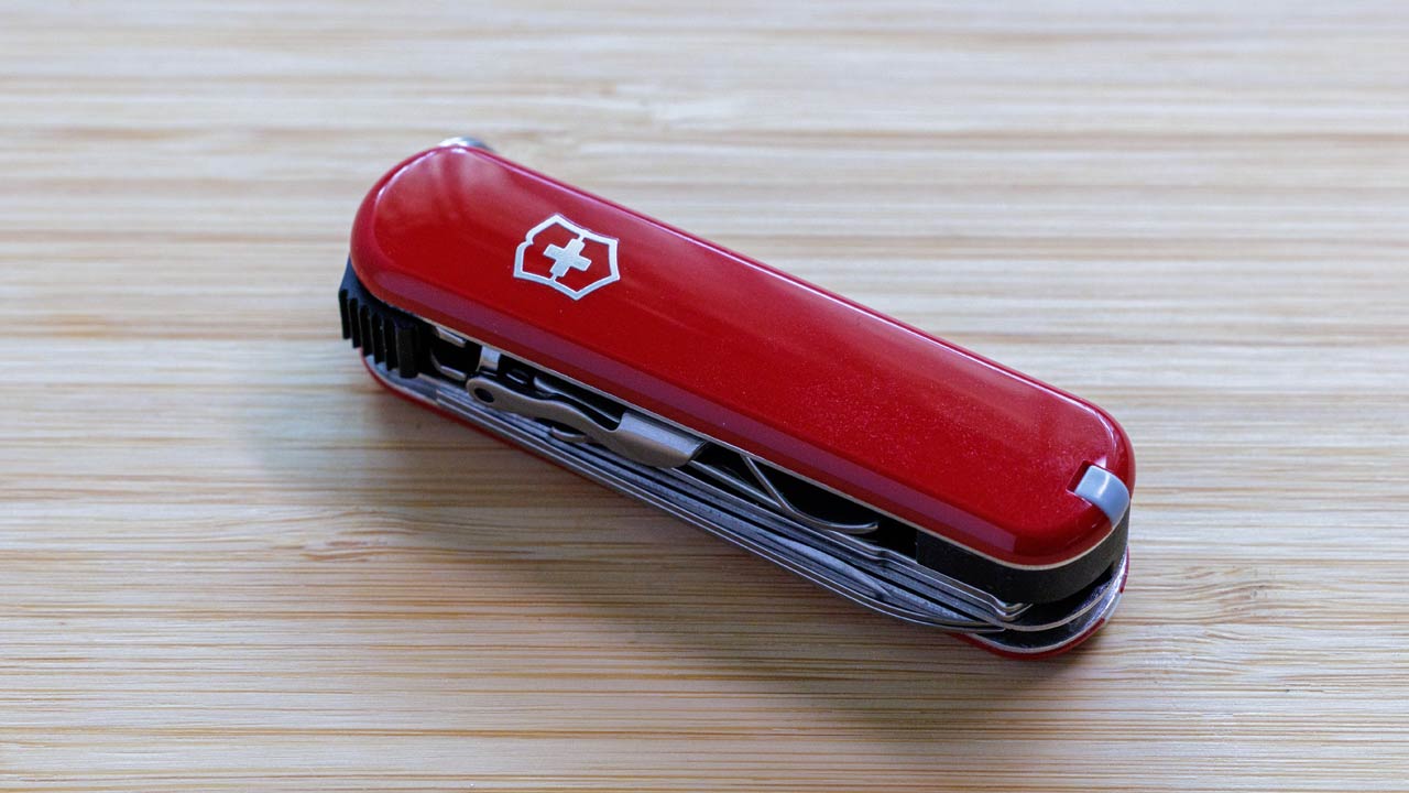 Victorinox ネイルクリップ 580 レビュー：旅行に最適なコンパクトネイルケアツール