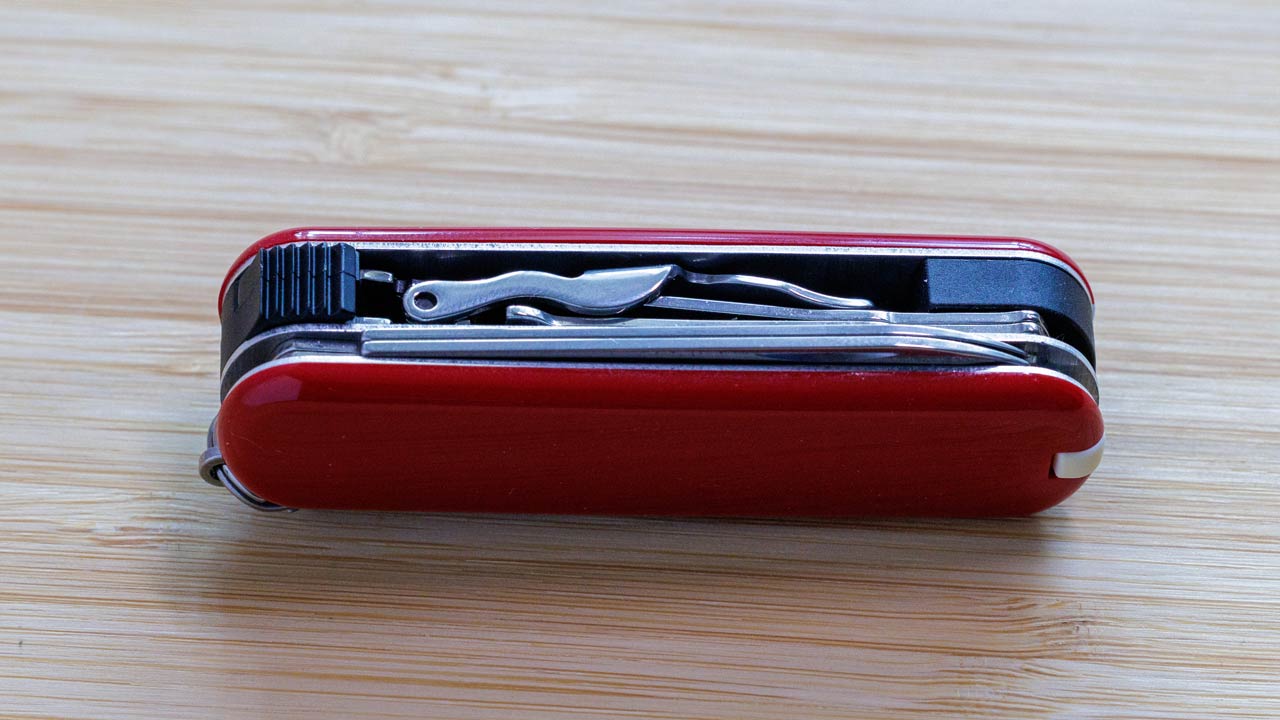 Victorinox ネイルクリップ 580 レビュー：旅行に最適なコンパクトネイルケアツール