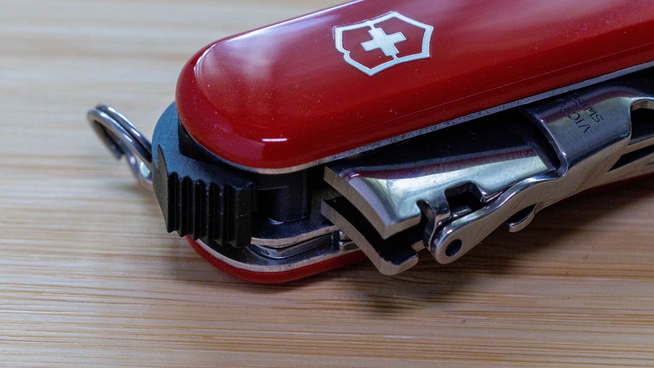 Victorinox ネイルクリップ 580 レビュー：旅行に最適なコンパクトネイルケアツール