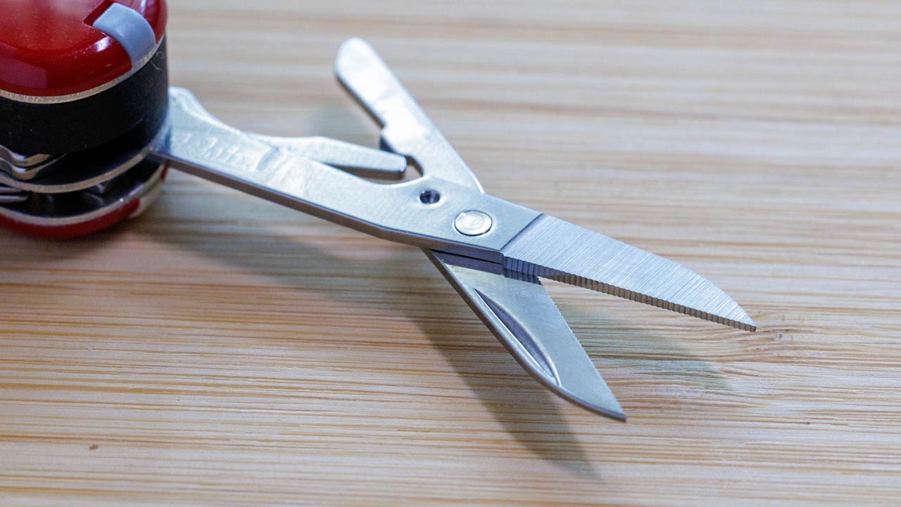 Victorinox ネイルクリップ 580 レビュー：旅行に最適なコンパクトネイルケアツール